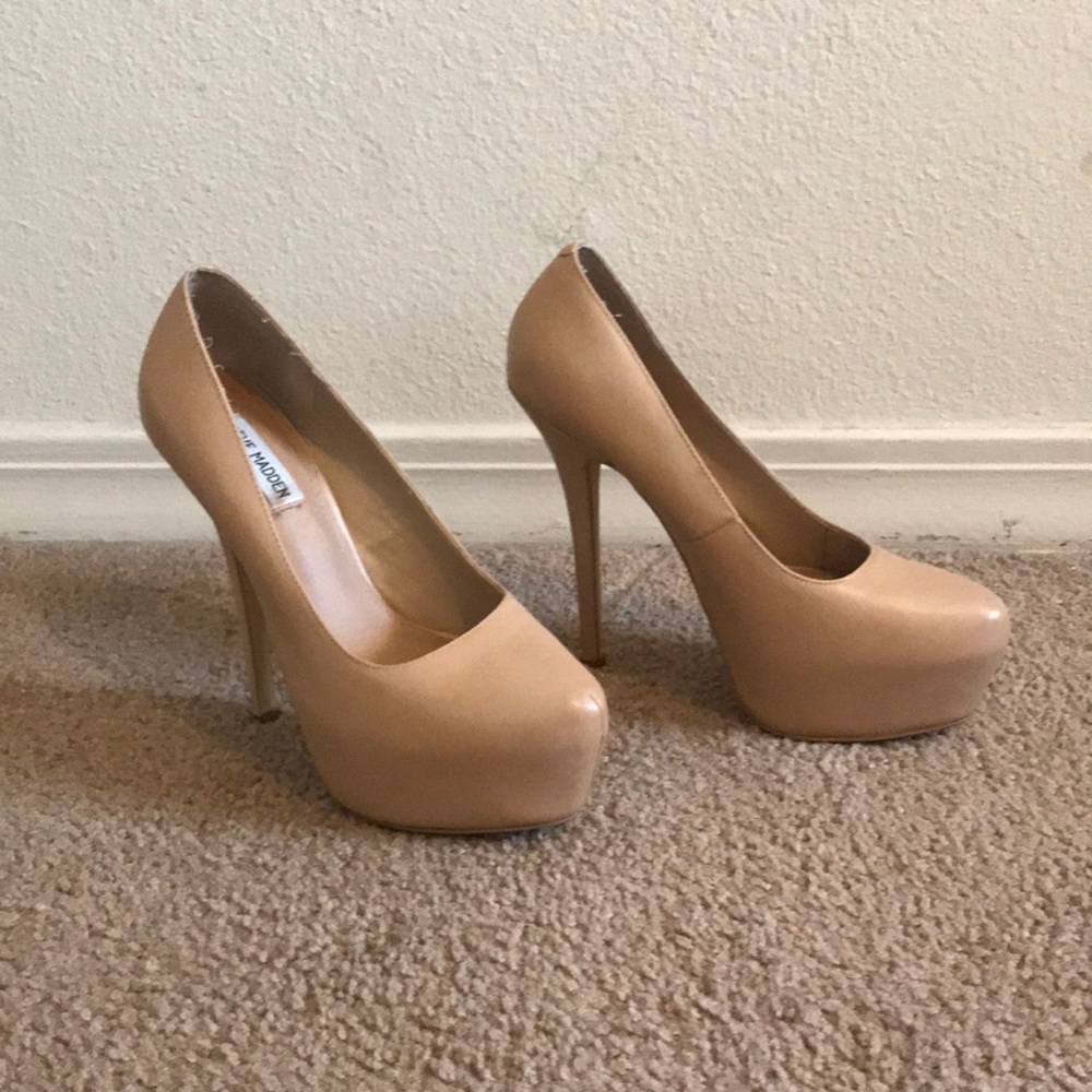 Nude Steve Madden Pumps